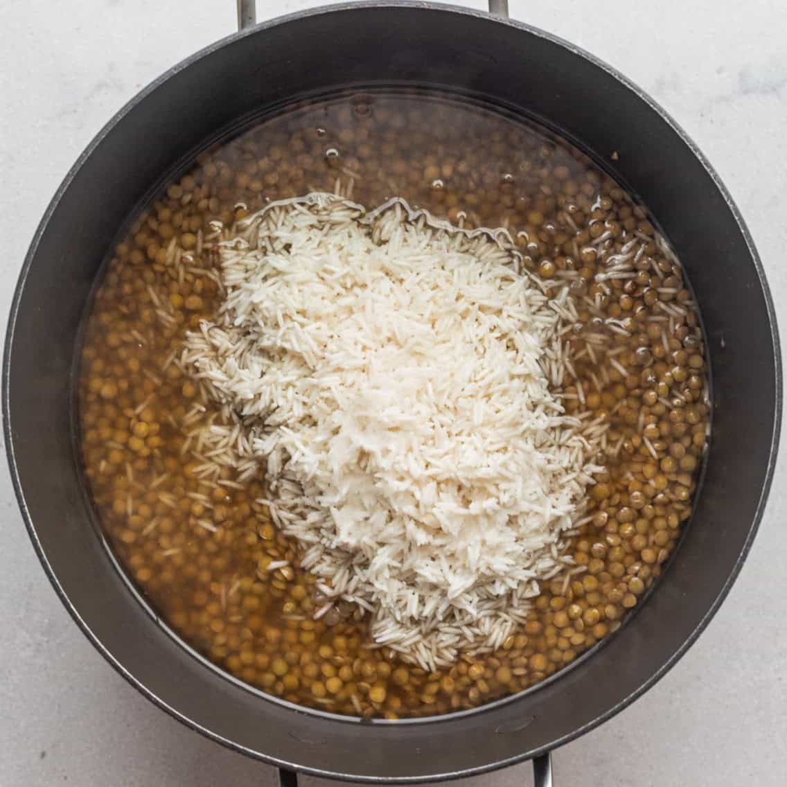 Rice added on top of the lentils.