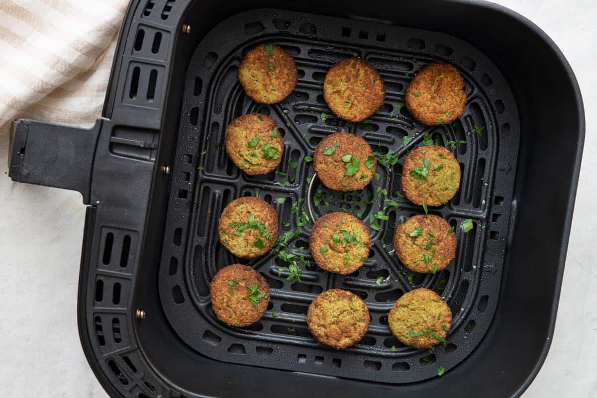 https://feelgoodfoodie.net/wp-content/uploads/2023/03/Air-Fryer-Falafel-11.jpg