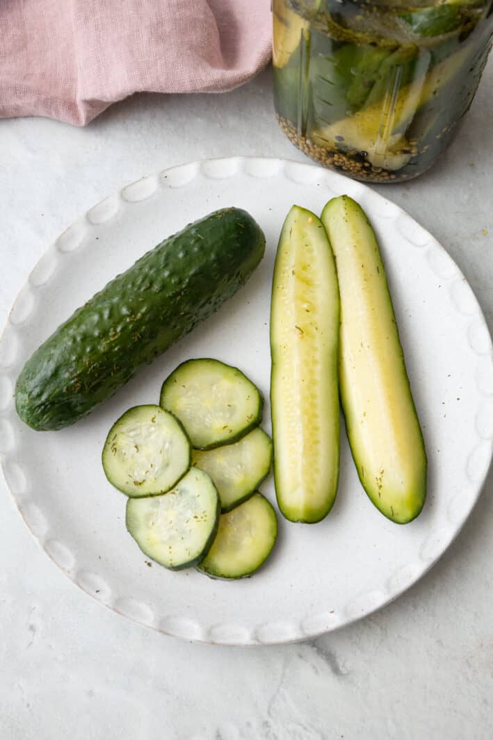 How to Make Pickles {Slices, Spears & Whole} - Feel Good Foodie