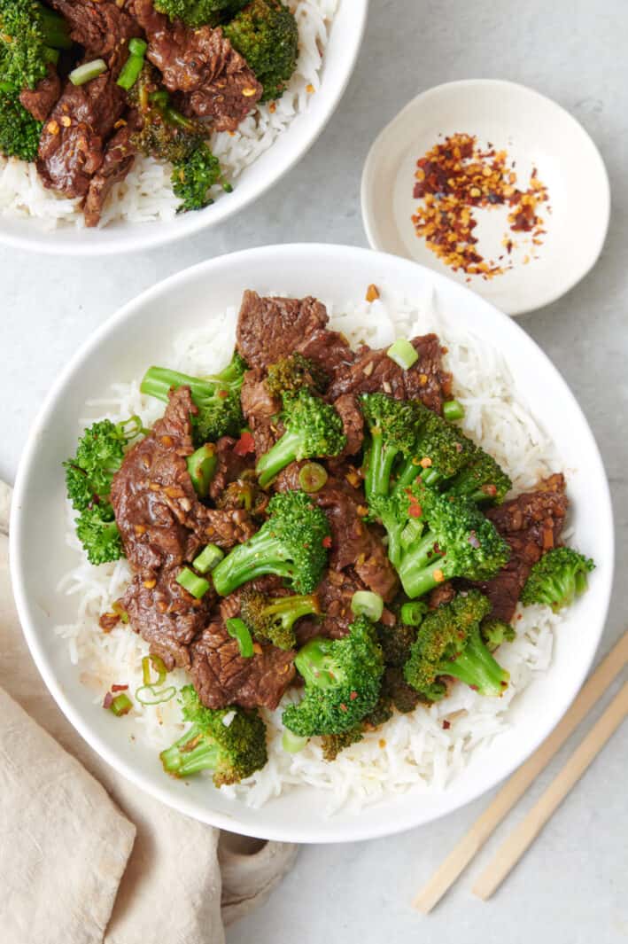 https://feelgoodfoodie.net/wp-content/uploads/2023/04/Beef-and-Broccoli-Stir-Fry-14-709x1065.jpg