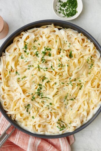 Final cauliflower alfredo tossed with fettuccine in a large pan.