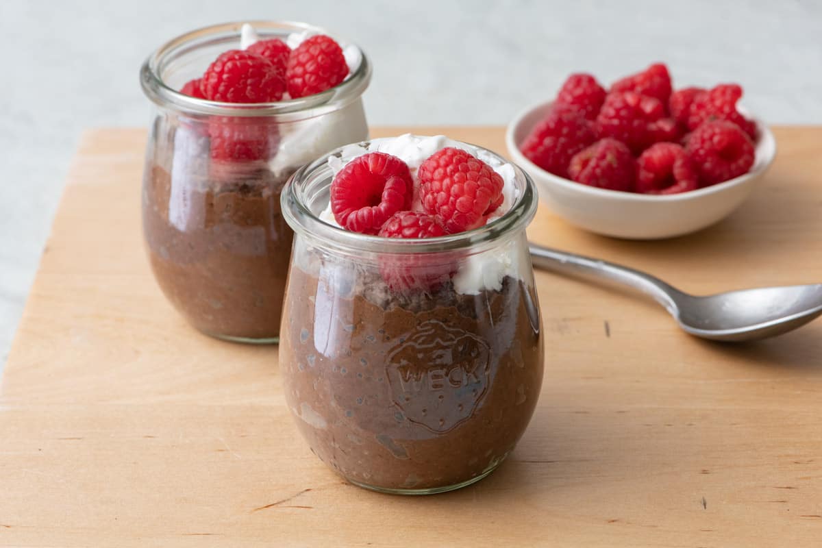 https://feelgoodfoodie.net/wp-content/uploads/2023/04/Chocolate-Chia-Pudding-06.jpg