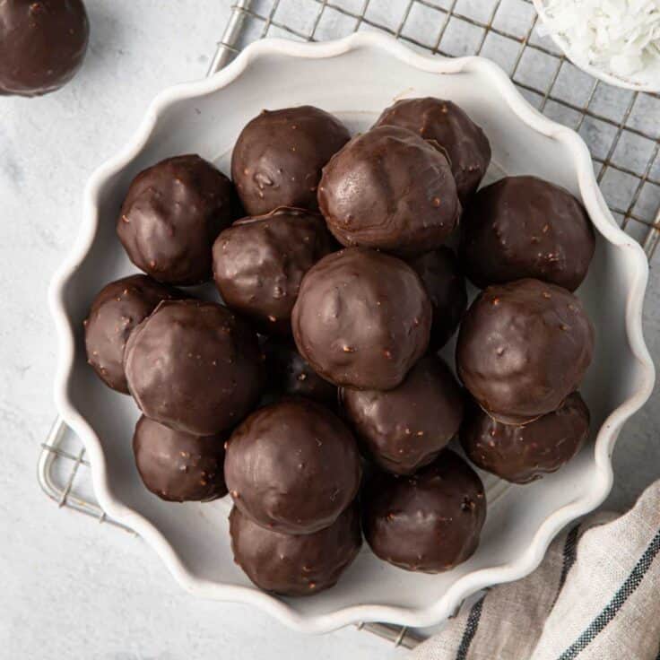 Chocolate Coconut Balls {6 Ingredients} - Feel Good Foodie