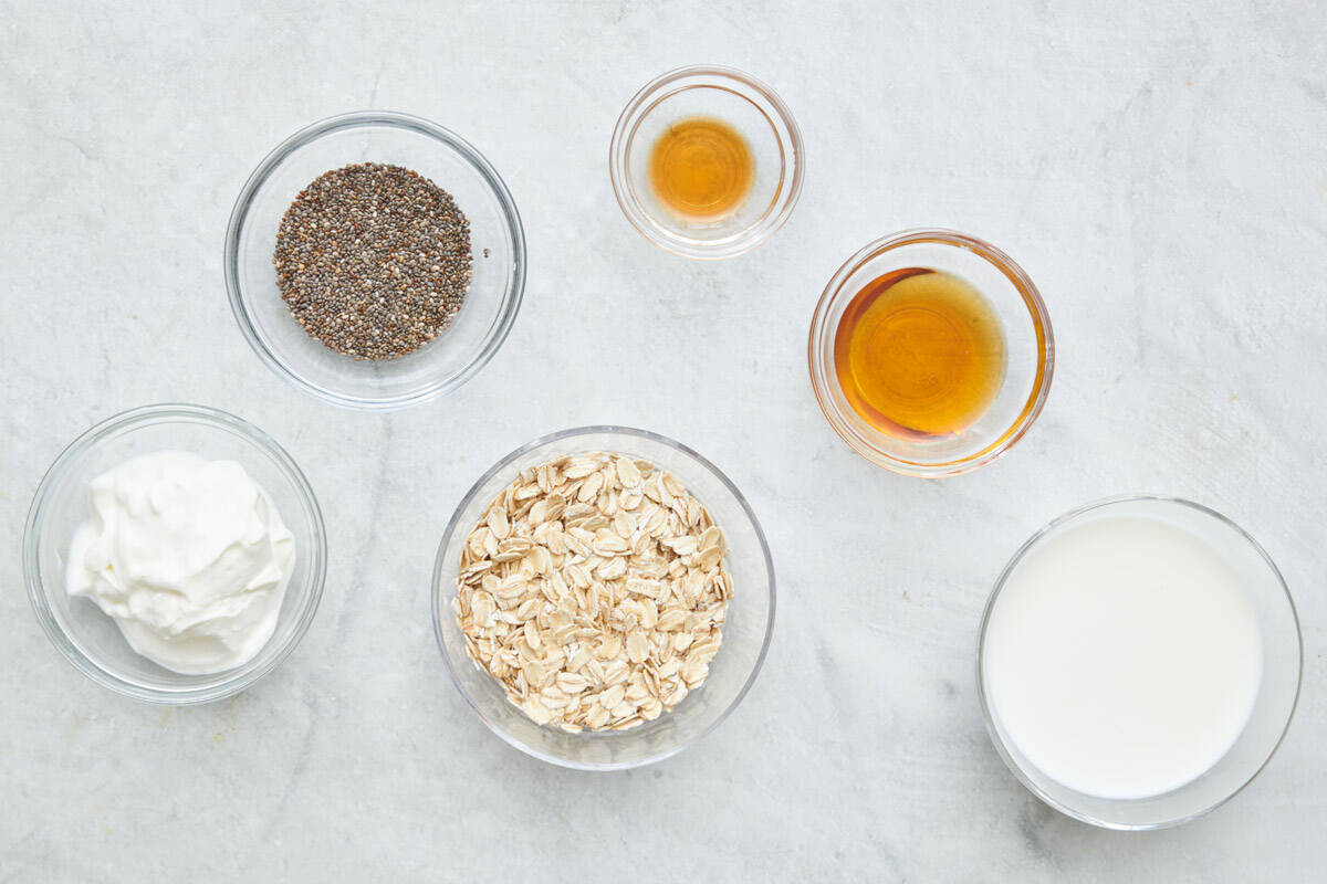 Ingredients needed to make easy overnight oats