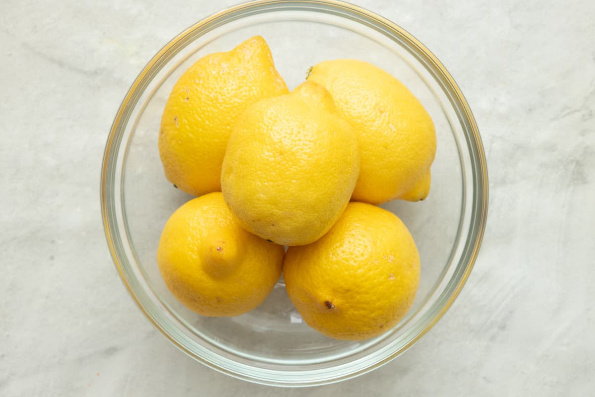 5 lemons in a bowl.