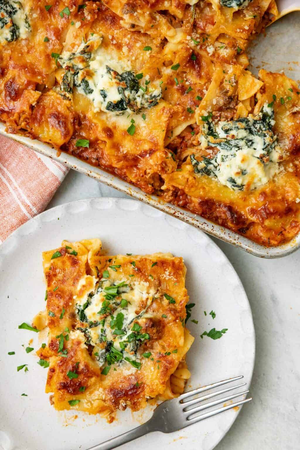 Layerless Lasagna {Sheet Pan Lasagna} FeelGoodFoodie