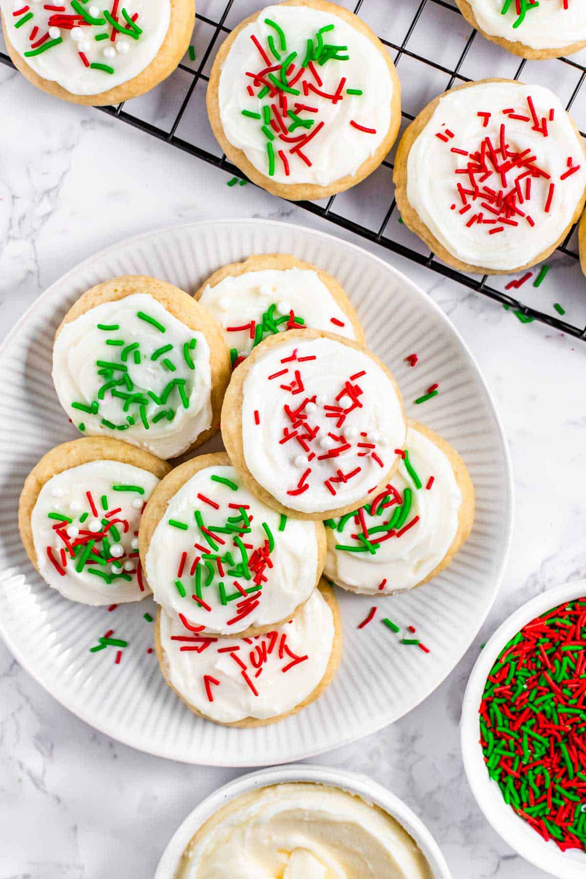 decorated round christmas sugar cookies