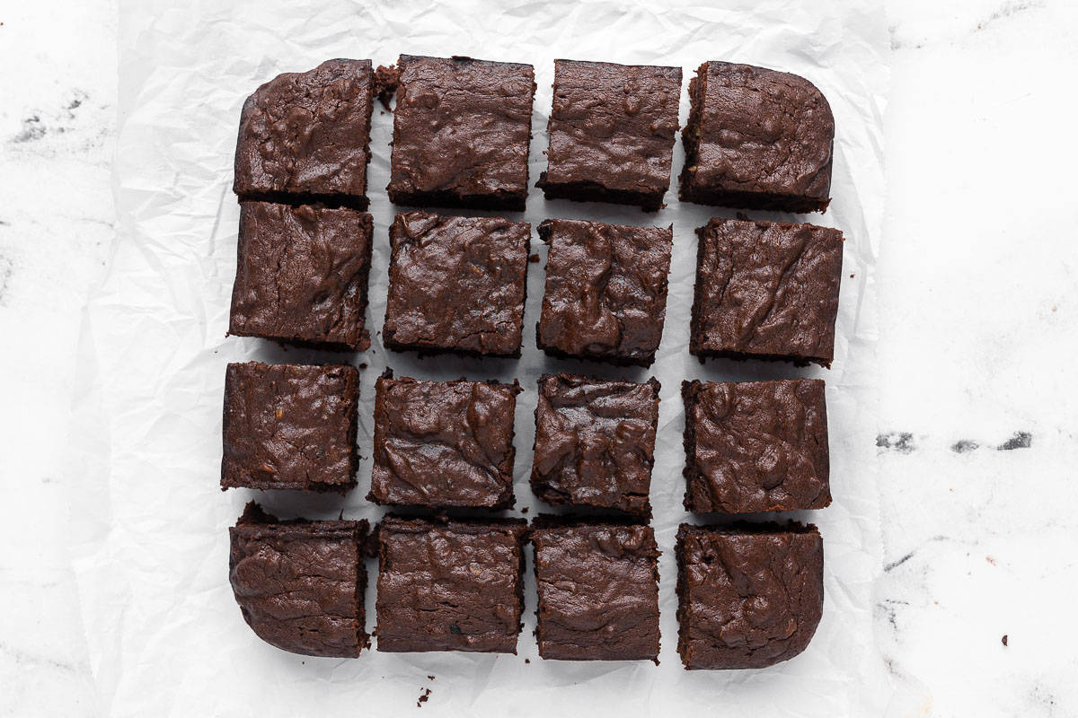 Super Easy Date Brownies {No Refined Sugar} - FeelGoodFoodie