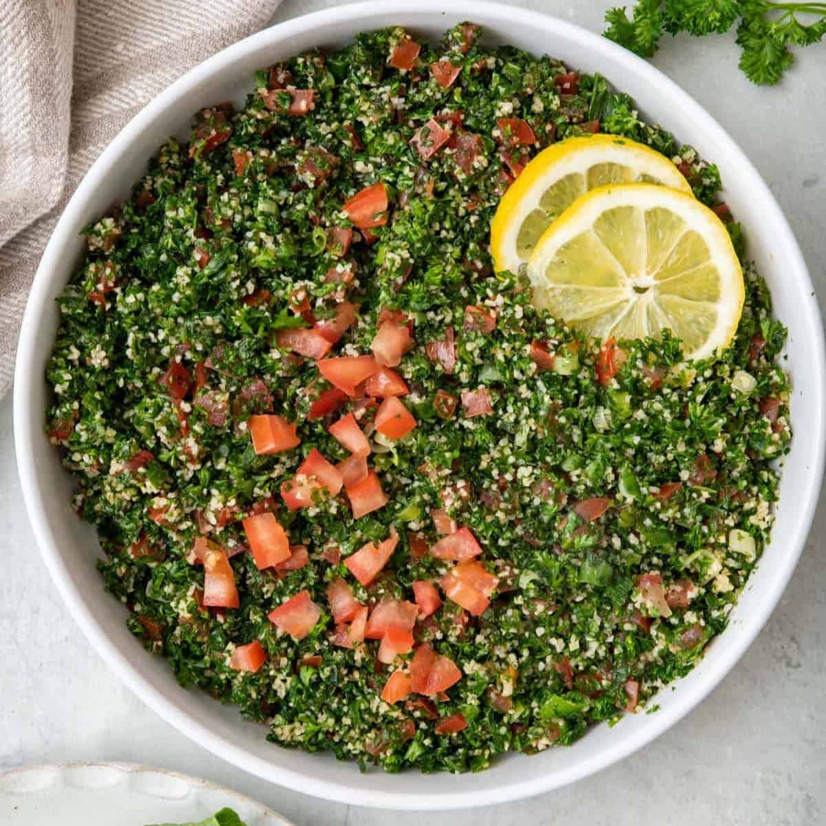 How to Chop Parsley {Step-by-Step Tutorial} - FeelGoodFoodie