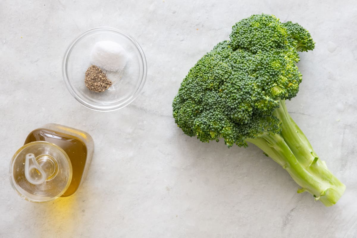 Ingredients for recipe: oil, salt, pepper, and fresh broccoli.