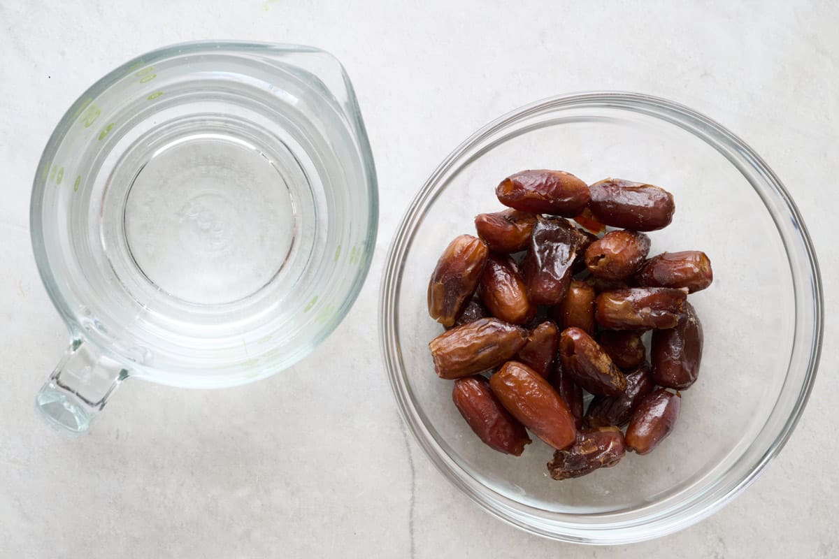 Ingredients for recipe: dates, water.