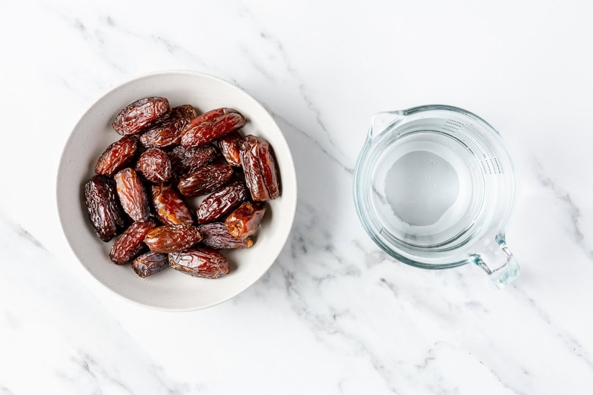 Ingredients for recipe: dates, lemon, water.