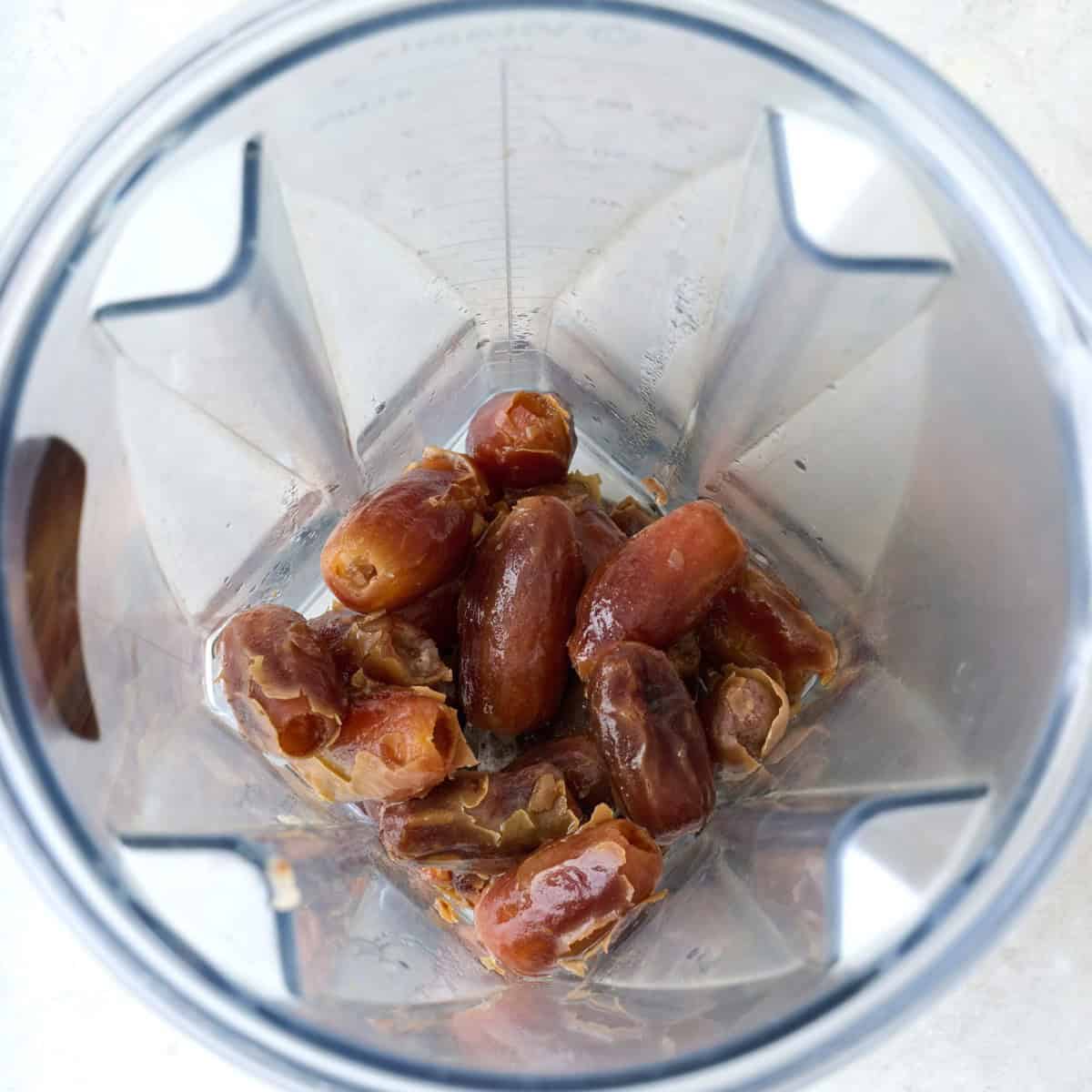Soaked dates in a blender.