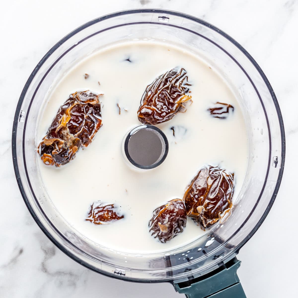 Soaked dates and milk in a food processor.