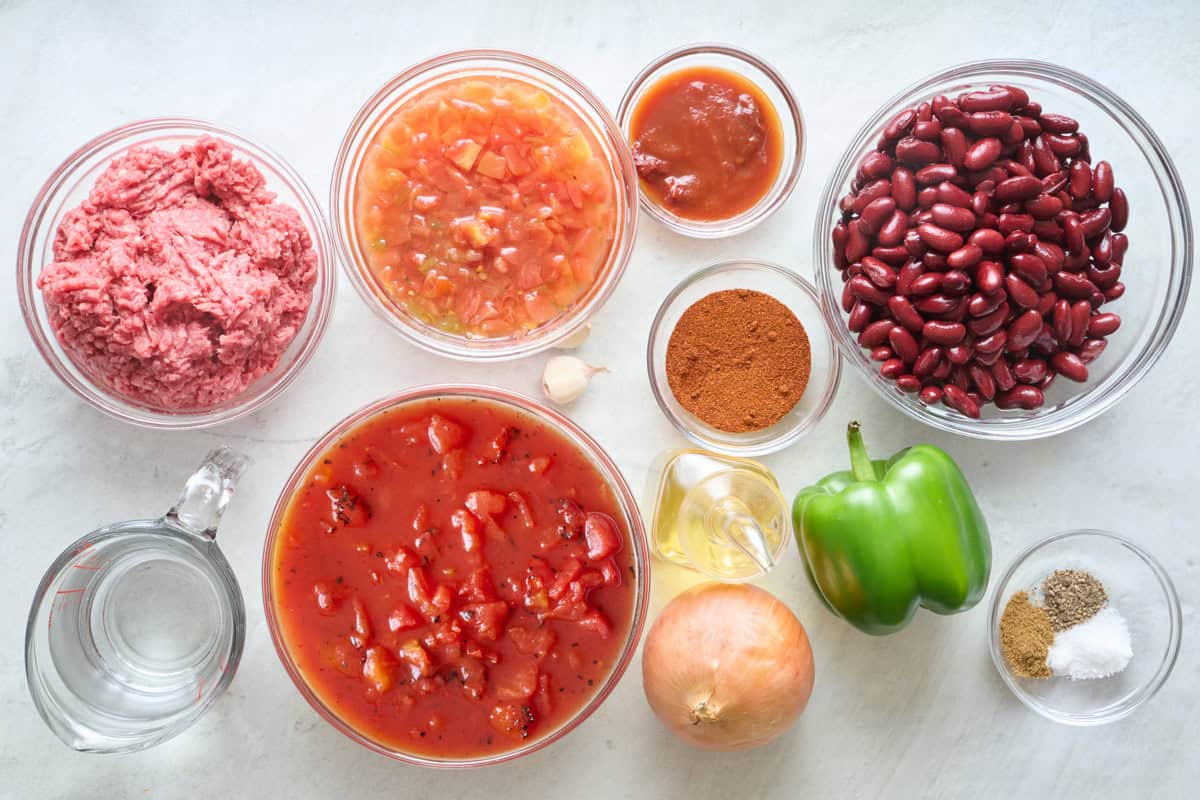 Ingredients for recipe: ground beef, fire roasted tomatoes, diced tomatoes, chipotle pepper in adobe, black beans, onion, bell pepper, and spices.