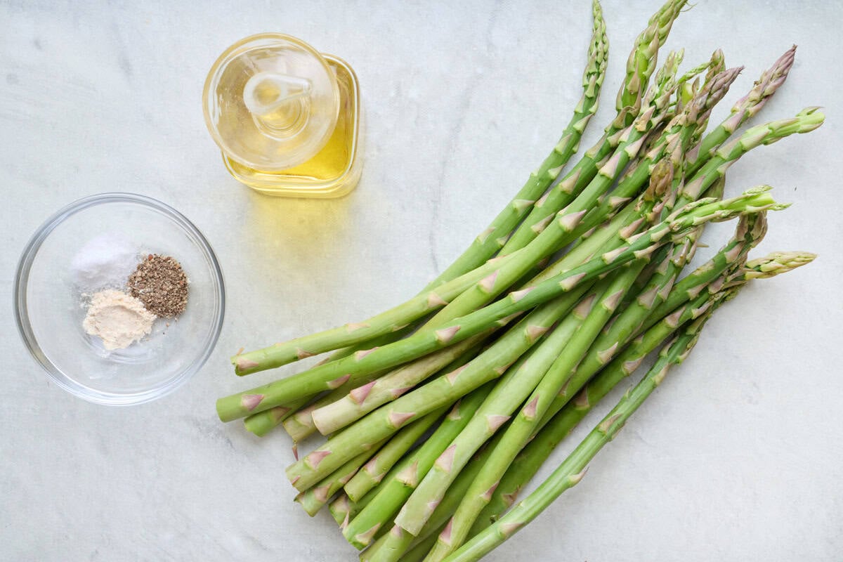 Ingredients for recipe: oil, seasonings, and asparagus.