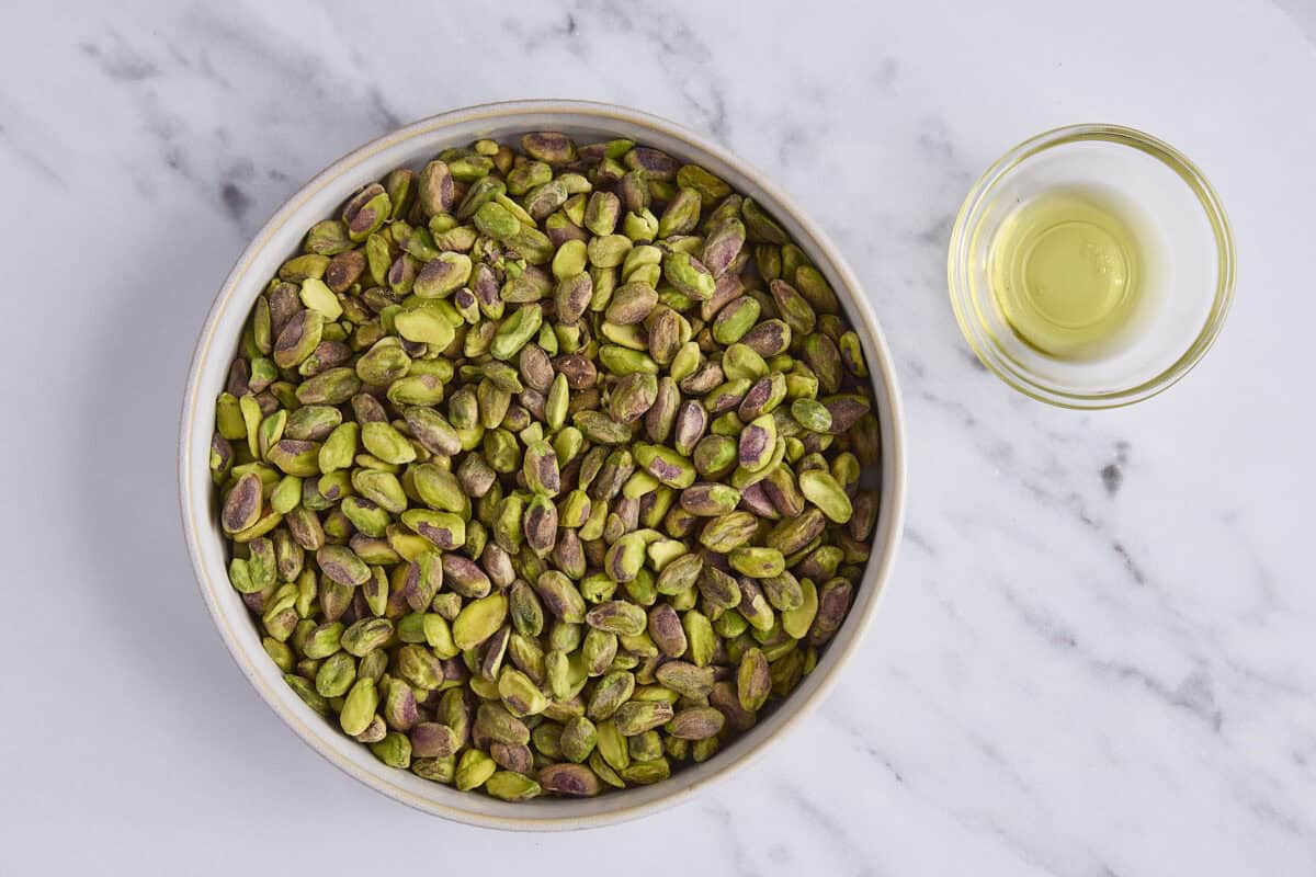Ingredients for recipe: pistachios and oil.