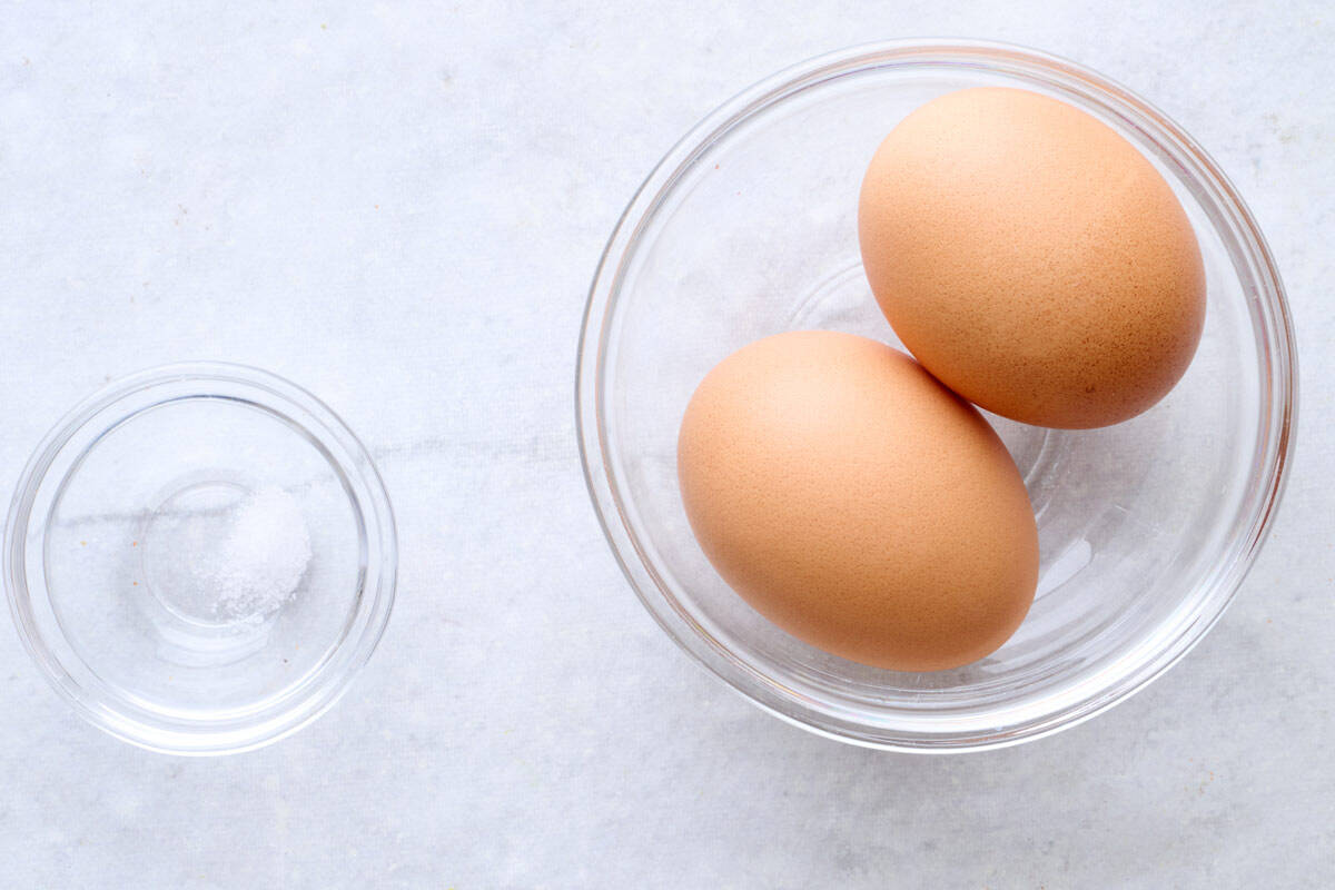 Ingredients for recipe: salt and eggs.