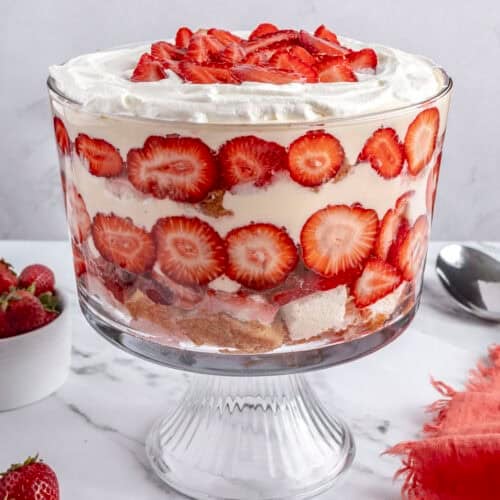 Easy strawberry trifle recipe.