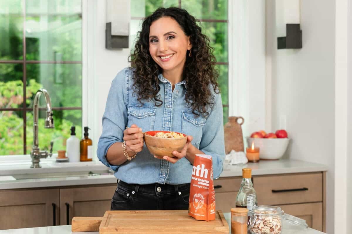 Yumna holding bowl of oath oats