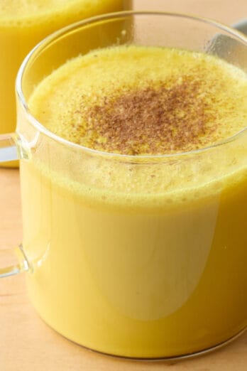 Easy golden milk turmeric latte recipe.