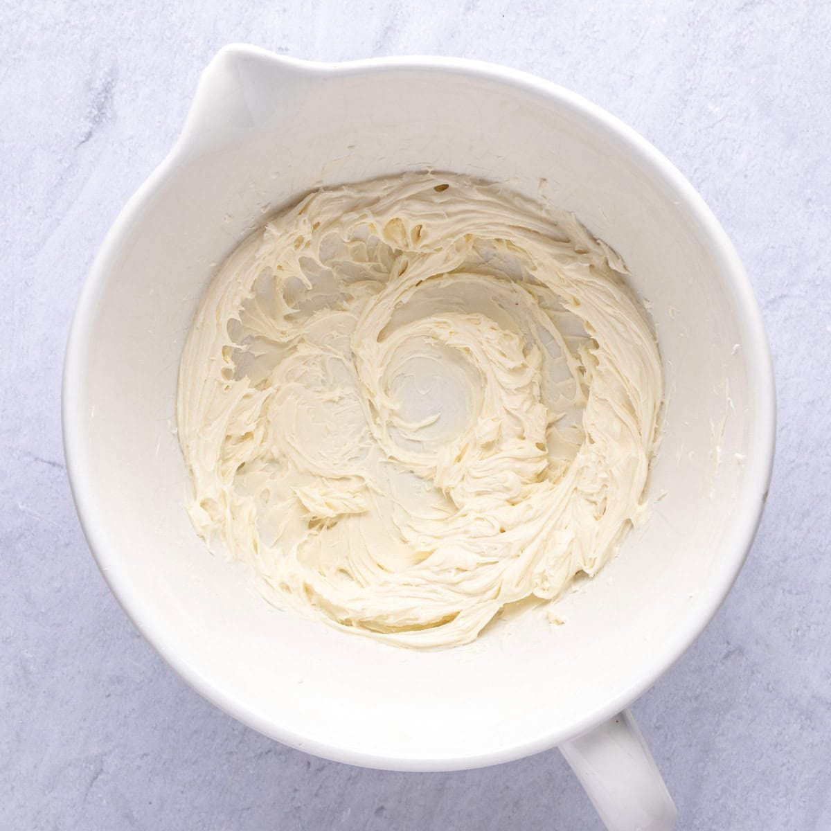 Sweetened cream cheese mixture of mixing.