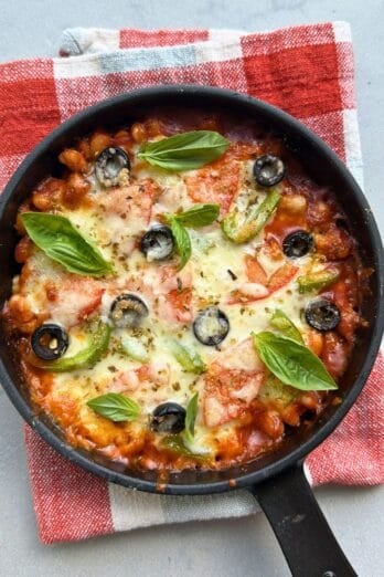 Easy high protein pizza beans recipe for dipping.